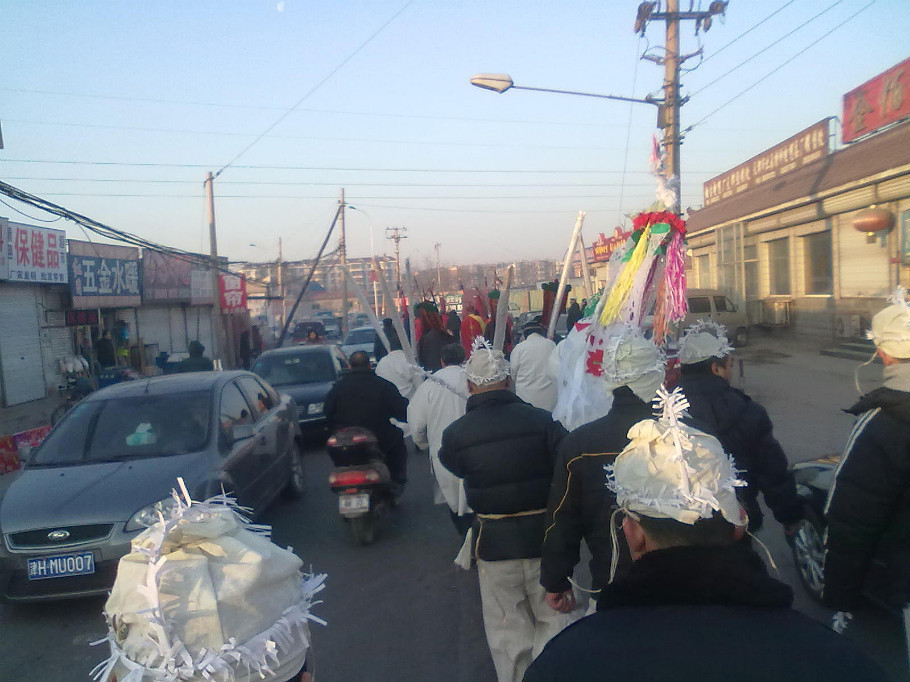 开车遇到出殡是好事还是坏事,开车遇丧事什么征兆