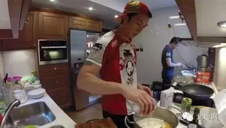 吴尊教育儿子勇敢向女儿学习,吴尊让女儿学中文