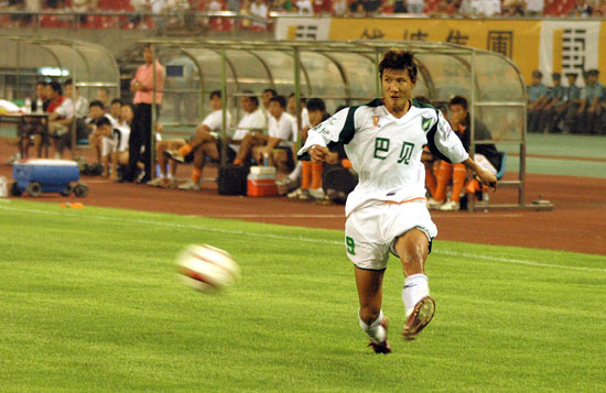 足协杯的那些黑马，武汉业余队淘汰上港，中甲土豪扬言要直通亚冠