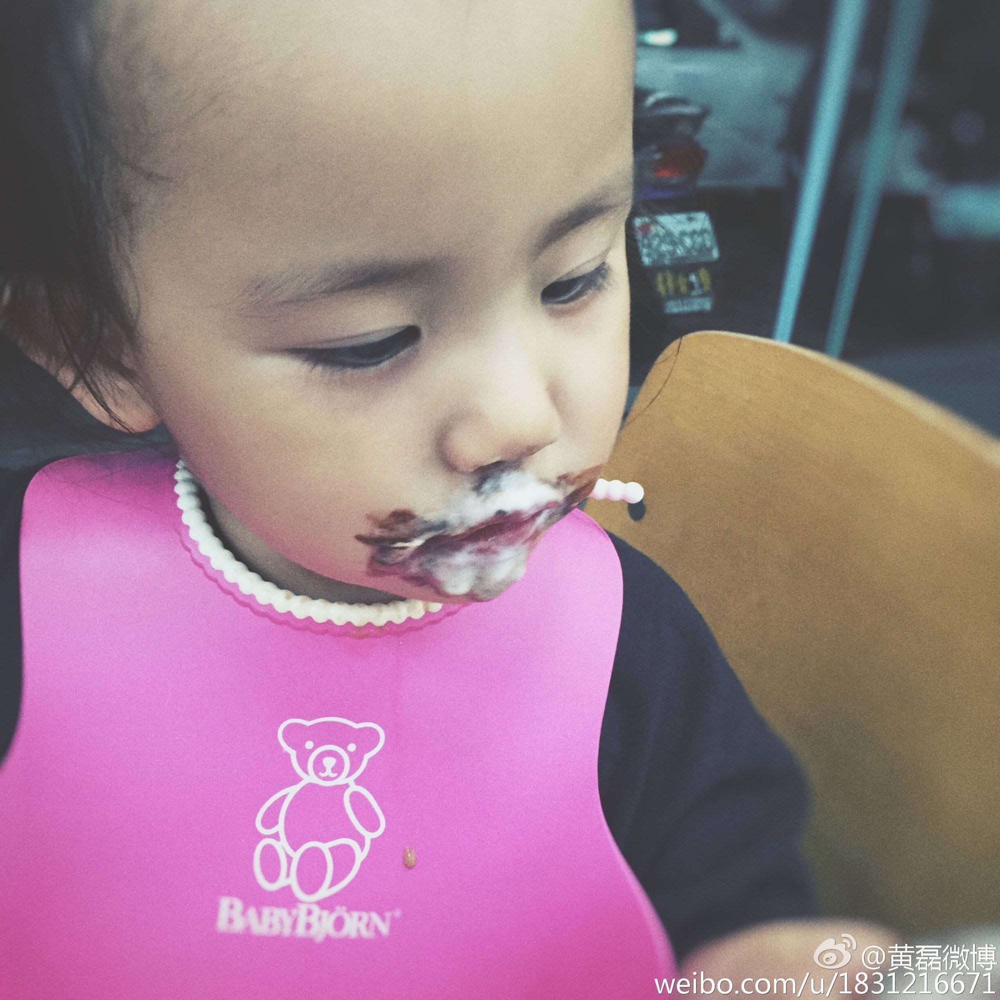 黄磊女儿多多和妹妹妈妈的合照,黄磊多多和多妹