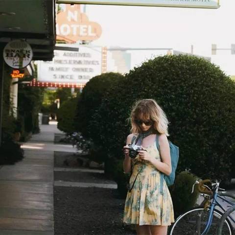 夏天想要一条好看的吊带裙,今年夏天的第一条吊带裙