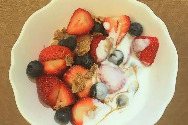 酸奶是疯了么、和谁都能有一腿、这么*交滥**真的好么?