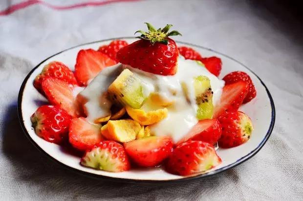 酸奶是疯了么、和谁都能有一腿、这么*交滥**真的好么?