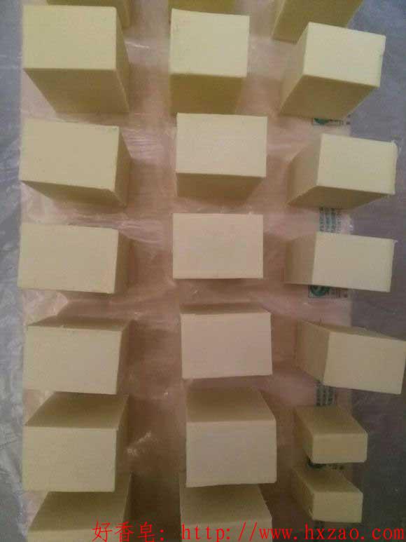 怎么做有颜色的蚕丝皂,蚕丝手工皂制作教程