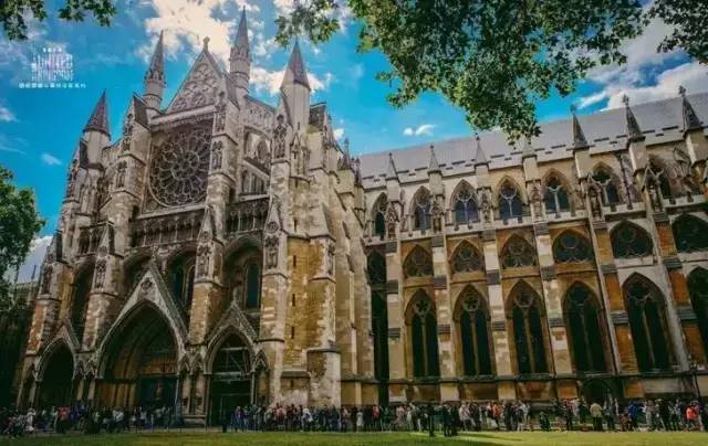 小编写完这条微信就请假去英国了,老板,这是我离英国最近的时刻