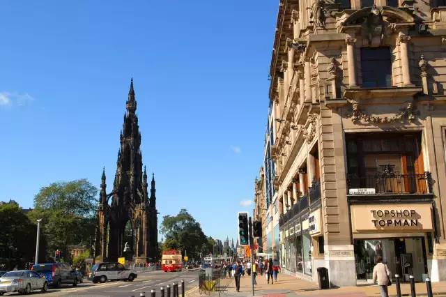 小编写完这条微信就请假去英国了,老板,这是我离英国最近的时刻