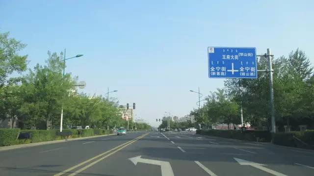 鍗氶泤鐭宠僵,鍗氶泤杞╁灞辩煶