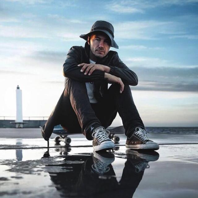 打个屁伞，真·青年就该披上雨衣起来嗨|潮物草坪