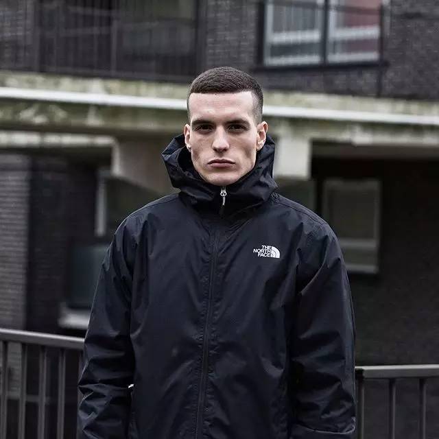 打个屁伞，真·青年就该披上雨衣起来嗨|潮物草坪