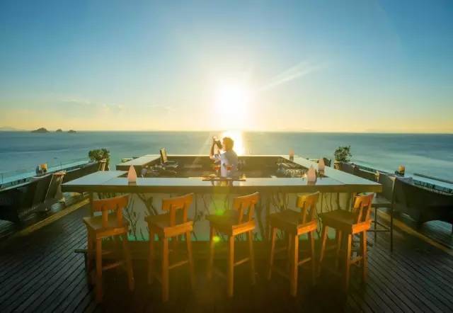 这个20年前无人知晓的小岛，现在竟然成为穷尽想象的魅惑之地！