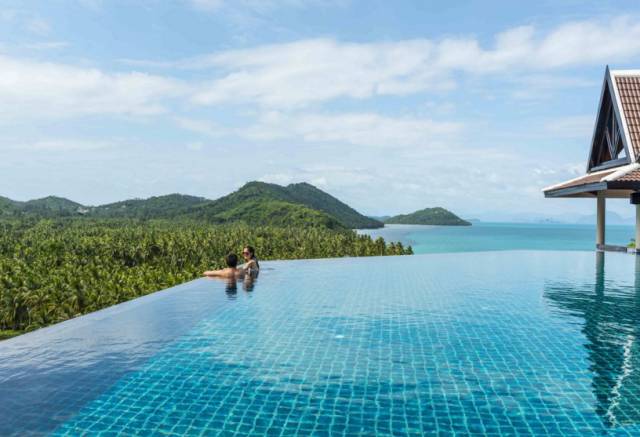 这个20年前无人知晓的小岛，现在竟然成为穷尽想象的魅惑之地！