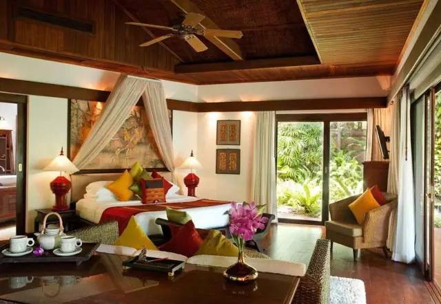 这个20年前无人知晓的小岛，现在竟然成为穷尽想象的魅惑之地！