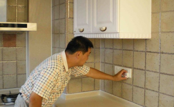 潮湿环境容易触电的原因,潮湿引起的漏电该如何处理