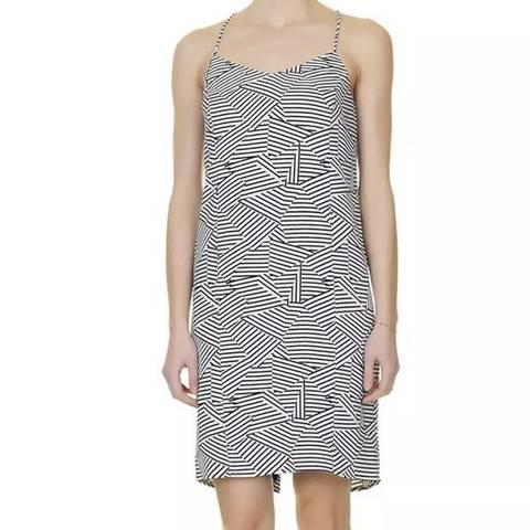 夏天想要一条好看的吊带裙,今年夏天的第一条吊带裙