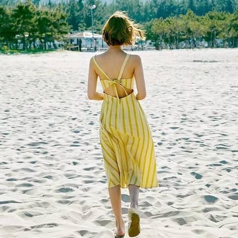 夏天想要一条好看的吊带裙,今年夏天的第一条吊带裙