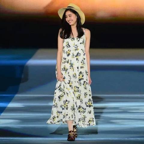 夏天想要一条好看的吊带裙,今年夏天的第一条吊带裙