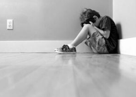 孤独症小朋友怎么治疗,轻中度孤独症儿童能治愈吗