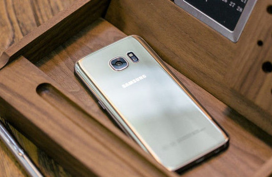 目前最值得考虑的4部手机 (现在最不值得入手的四部手机)