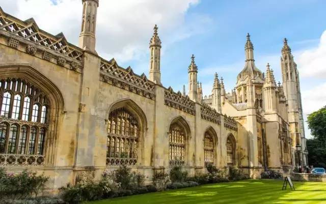 小编写完这条微信就请假去英国了,老板,这是我离英国最近的时刻