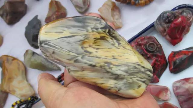 鍗氶泤鐭宠僵,鍗氶泤杞╁灞辩煶