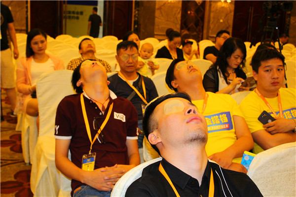 黄金搭档微商战略新闻发布会在郑州召开 ---黄金搭档宣布进入