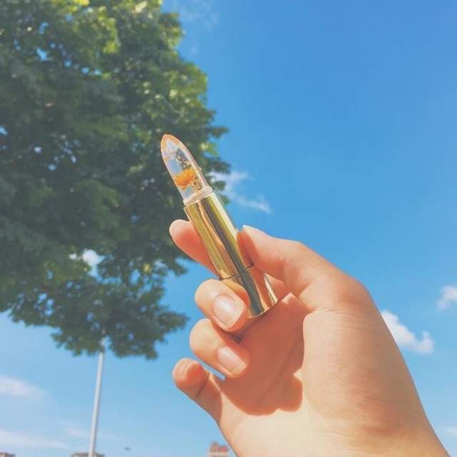 网络爆*K红**ailijumei果冻口红，这朵花就是点睛之笔！