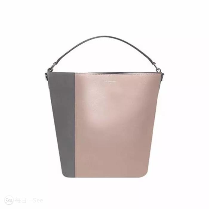 100个值得买的包包品牌,今年很流行宽肩带包包