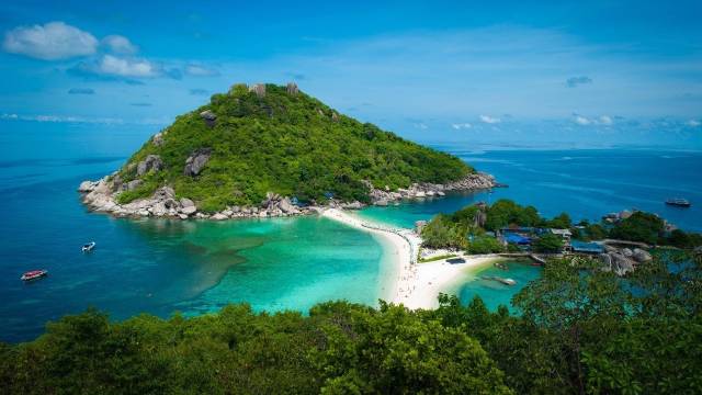 这个20年前无人知晓的小岛，现在竟然成为穷尽想象的魅惑之地！