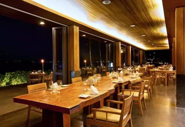 这个20年前无人知晓的小岛，现在竟然成为穷尽想象的魅惑之地！