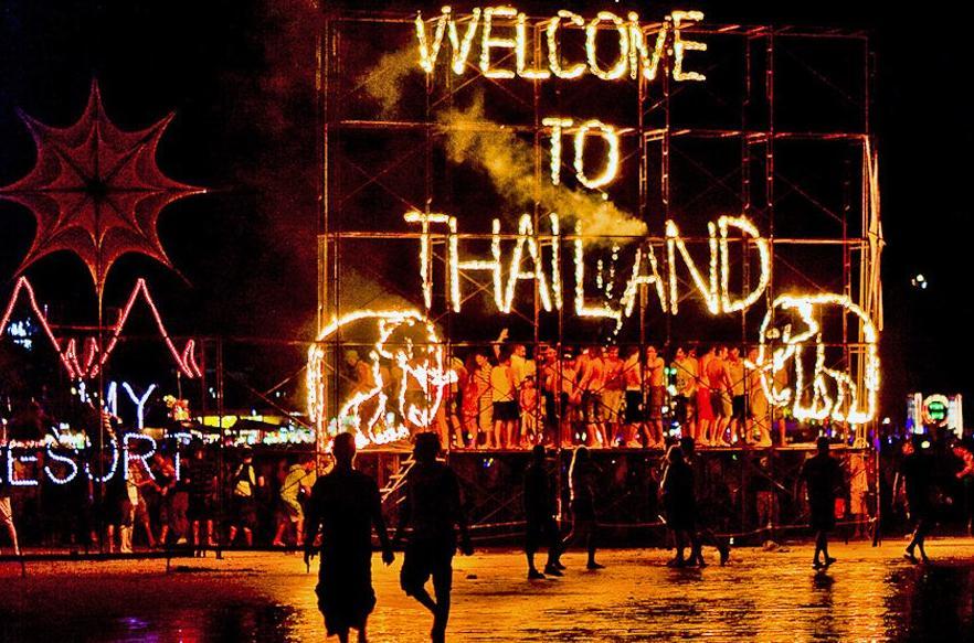 这个20年前无人知晓的小岛，现在竟然成为穷尽想象的魅惑之地！