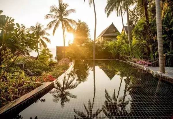 这个20年前无人知晓的小岛，现在竟然成为穷尽想象的魅惑之地！