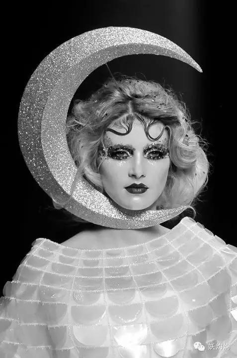 英国皇室帽子设计,英国皇室西装设计师