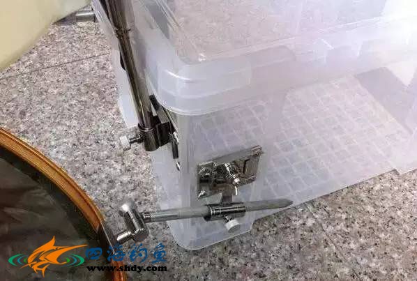 钓箱支架太重钓箱翘起来怎么解决,钓箱太重如何改装轻便钓鱼