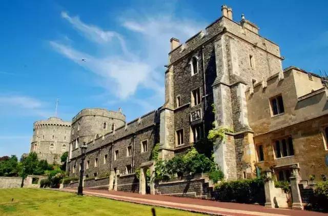 小编写完这条微信就请假去英国了,老板,这是我离英国最近的时刻