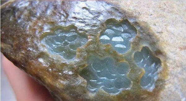 戴玉镯是人养玉还是玉养人,玛瑙手镯玉的手镯哪个养人