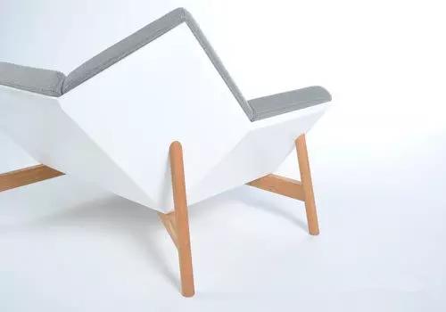 喂!椅子弄这么舒服,坐上去还下得来吗?