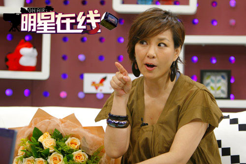 超杨澜谢娜,她才是最牛女主持,离职央视赚10亿老公竟也是大佬