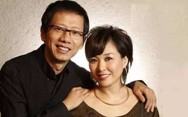 超杨澜谢娜,她才是最牛女主持,离职央视赚10亿老公竟也是大佬