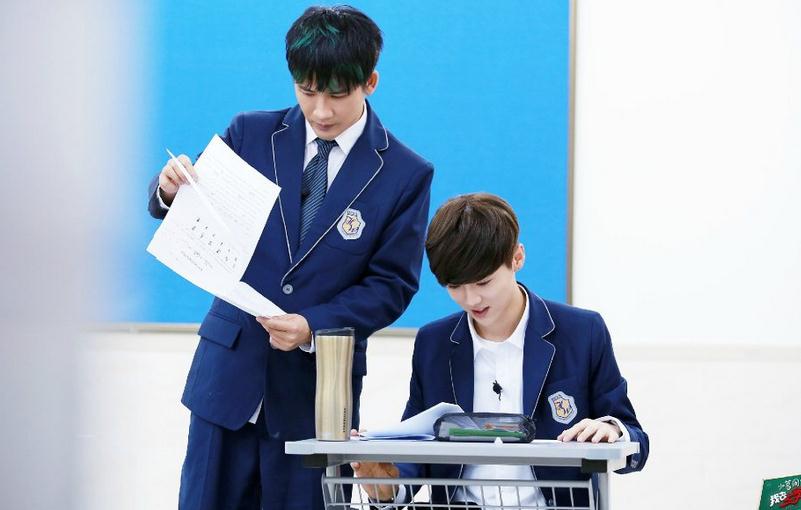 我去上学啦，校草鹿晗VS笑霸大张伟，你爱谁？