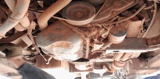 底盘封塑和底盘装甲,底盘封塑对汽车有什么影响