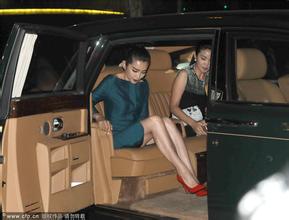 劳斯莱斯的雨伞真的值10万元吗,劳斯莱斯配备雨伞