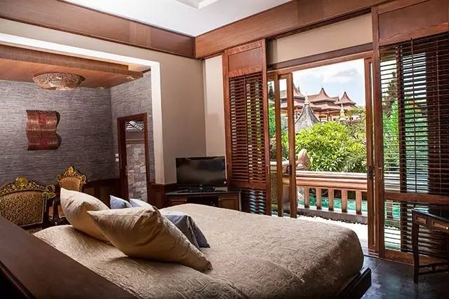 这个20年前无人知晓的小岛，现在竟然成为穷尽想象的魅惑之地！