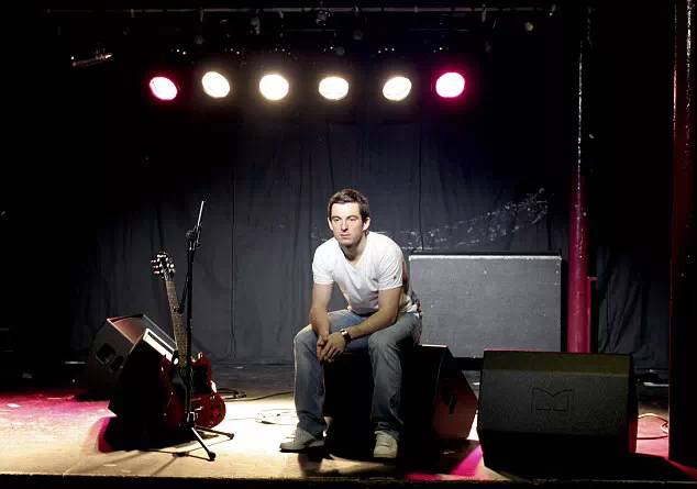 熬夜看世界杯足球赛,熬夜看欧洲杯足球的魅力无限