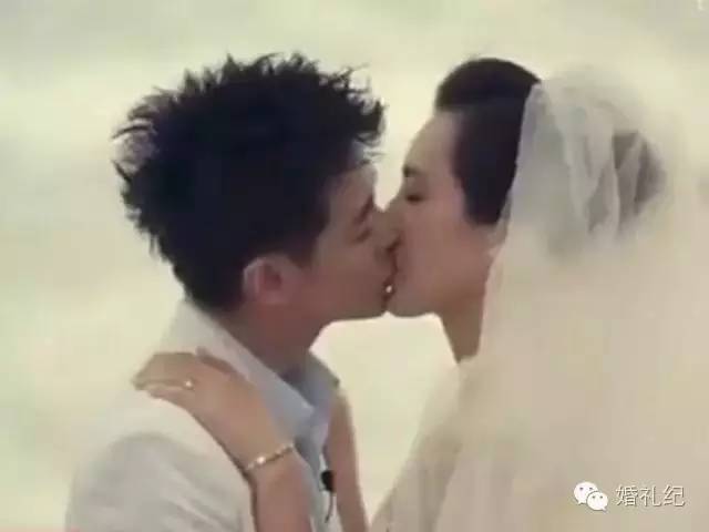 大部分人接吻是怎么吻的,婚礼上的亲吻是怎么吻的