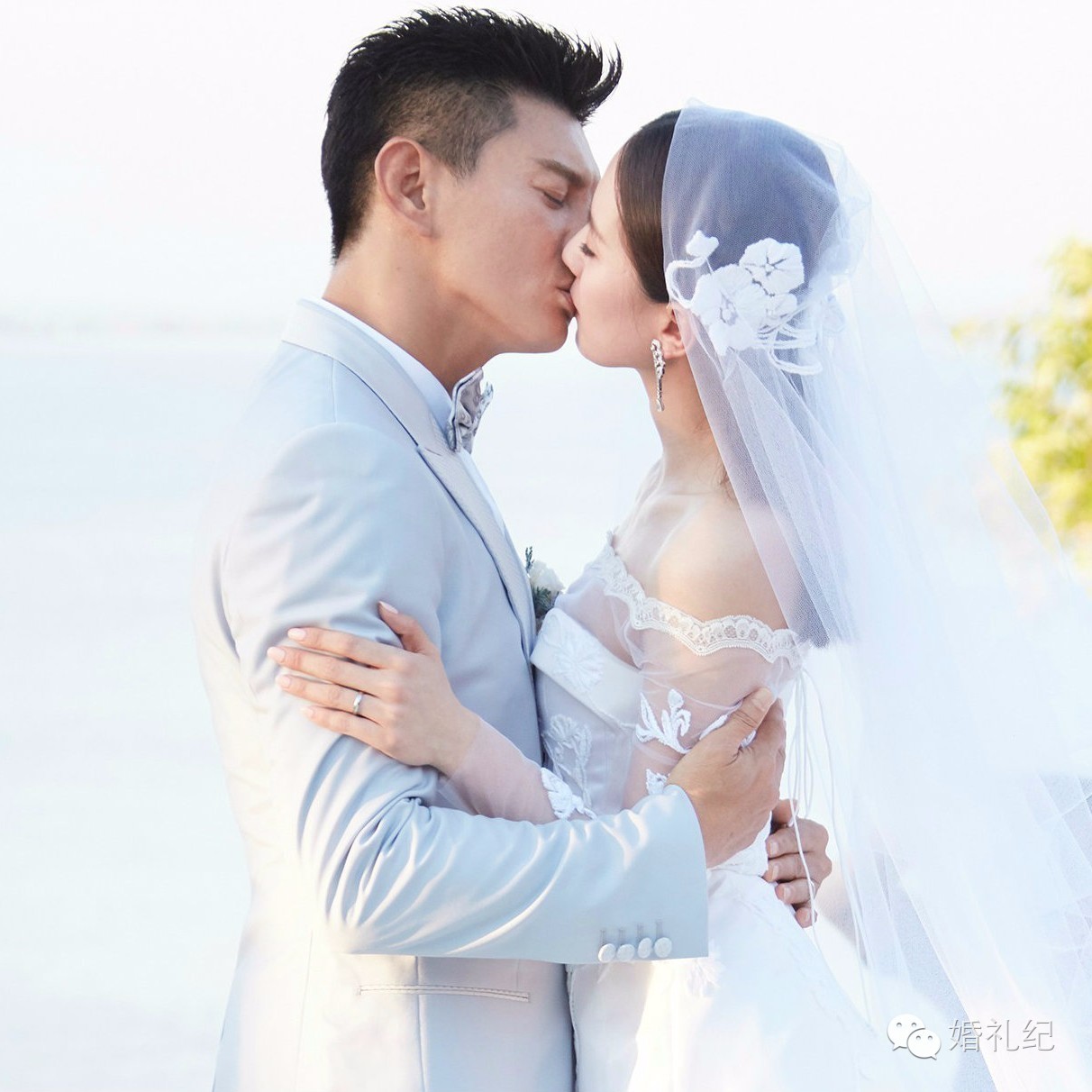 大部分人接吻是怎么吻的,婚礼上的亲吻是怎么吻的