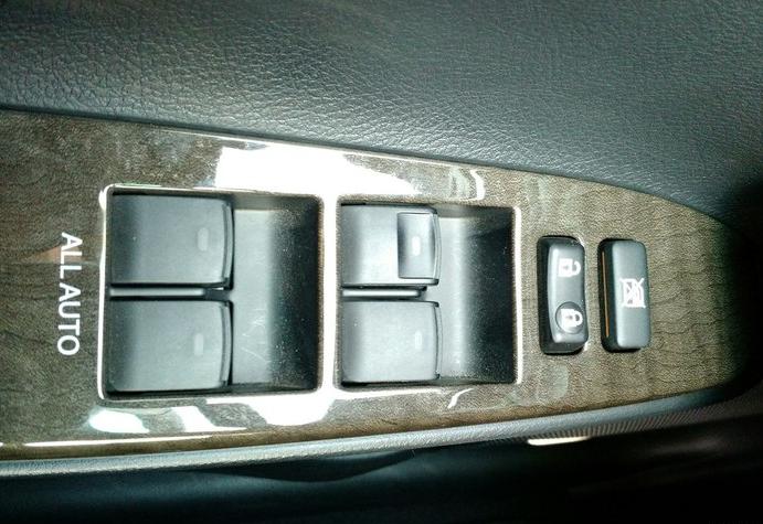 方向轻、外观漂亮浅谈锐志2.5V尚锐版用车分享