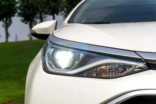 广汽丰田雷凌双擎2018款,丰田雷凌双擎好还是日产轩逸好