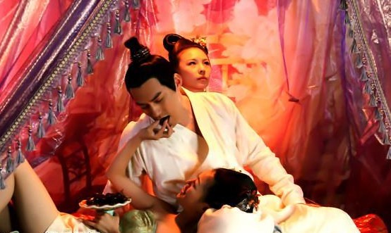 收了花子虚老婆李瓶儿,西门庆还惦记哪个兄弟的老婆?|新*瓶金**梅