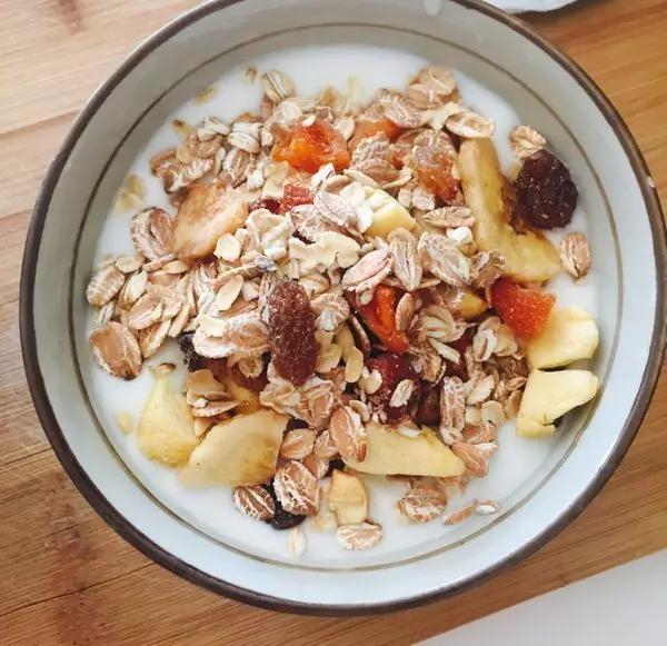 酸奶是疯了么、和谁都能有一腿、这么*交滥**真的好么?