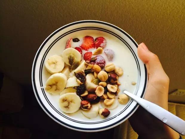 酸奶是疯了么、和谁都能有一腿、这么*交滥**真的好么?